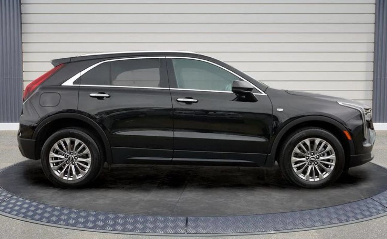 Used 2024 Cadillac XT4 Premium Luxury AWD/4WD image 8