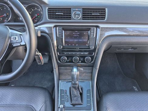 Used 2016 Volkswagen Passat 1.8T SE image 22