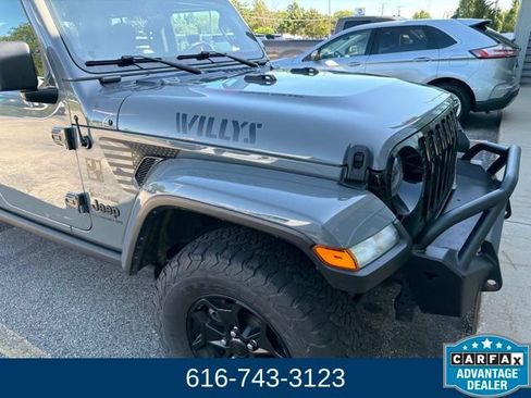 Used 2021 Jeep Gladiator Sport AWD/4WD image 3