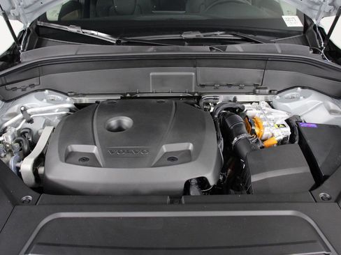 New 2026 Volvo XC90 T8 Plus w/ Protection Package Premier image 12