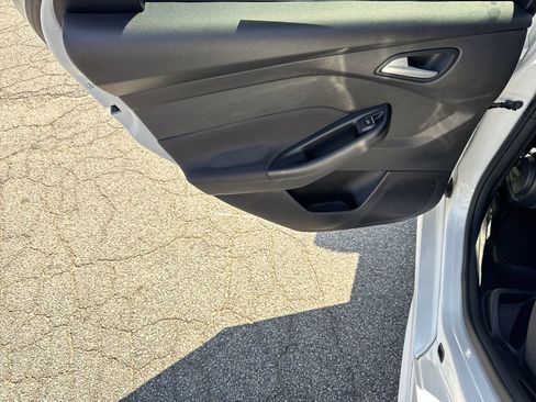 Used 2017 Ford Focus ST image 21