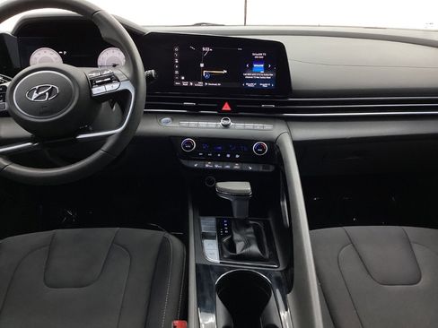 Used 2023 Hyundai Elantra SEL w/ Convenience Package image 29