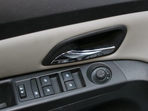 Used 2015 Chevrolet Cruze LT FWD image 15