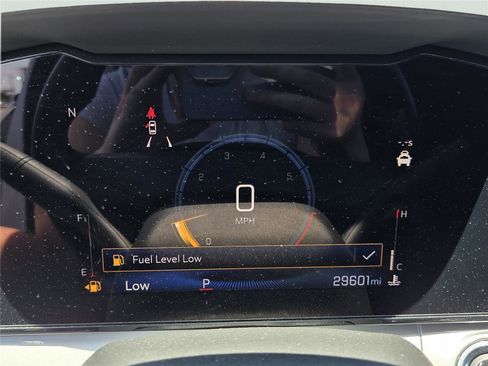 Used 2025 Chevrolet Trax LT w/ LT Convenience Package FWD image 20