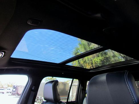 Used 2023 Jeep Grand Cherokee Overland w/ Luxury Tech Group IV image 36