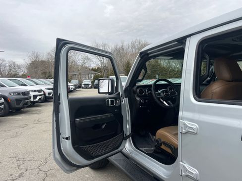 Used 2023 Jeep Wrangler Sahara w/ Cold Weather Group image 15