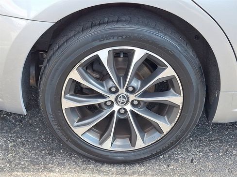 Used 2017 Toyota Avalon XLE image 9