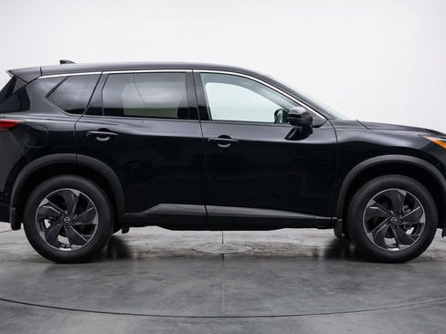 Used 2025 Nissan Rogue SV image 11