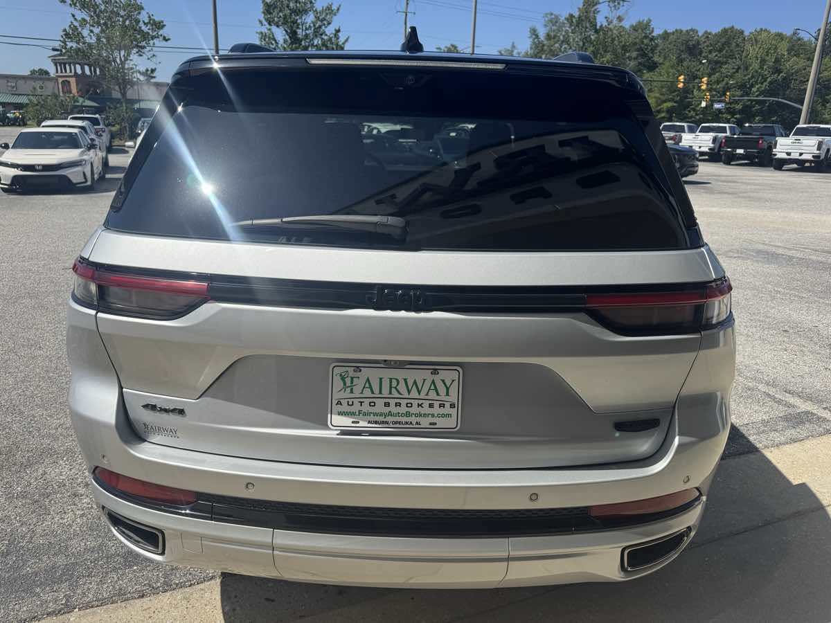 Used 2025 Jeep Grand Cherokee Summit AWD/4WD image 7