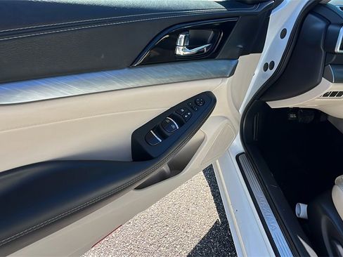 Used 2016 Nissan Maxima 3.5 SV w/ Interior Lighting Package image 12