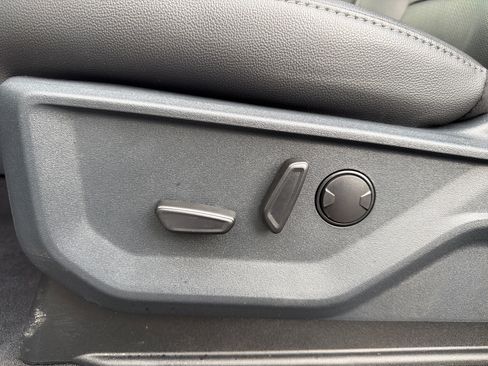 Used 2025 Ford F150 Lariat AWD/4WD image 29