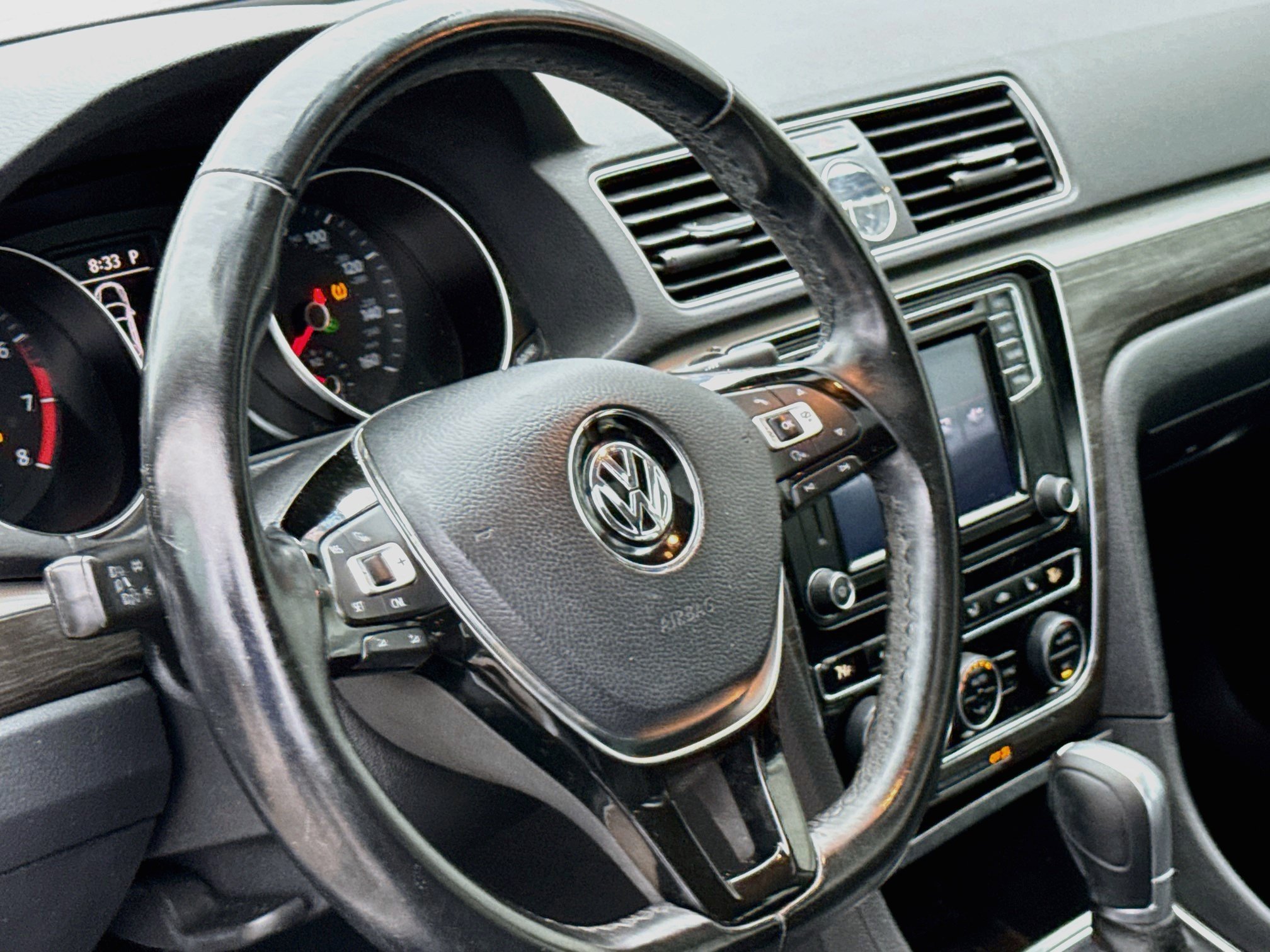 Used 2017 Volkswagen Passat 1.8T SE FWD image 12