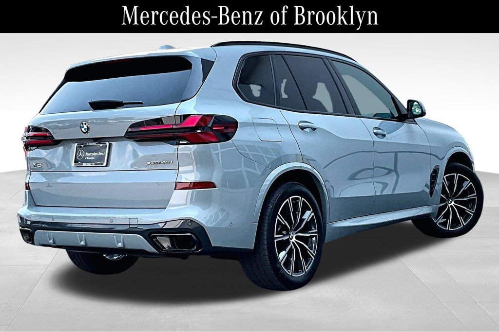 Used 2025 BMW X5 xDrive40i w/ M Sport Package AWD/4WD image 13