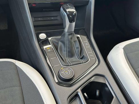 Certified 2025 Volkswagen Taos SE AWD/4WD image 20