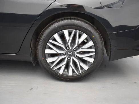 Used 2024 Nissan Altima 2.5 SV image 34