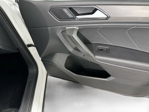 Used 2024 Volkswagen Tiguan SE image 29