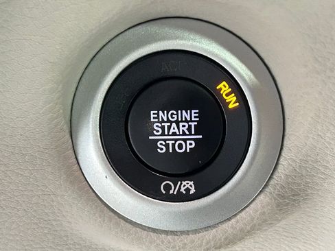 Used 2023 Chrysler Pacifica Touring-L image 25