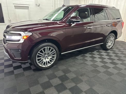 Used 2024 Ford Expedition Limited image 5