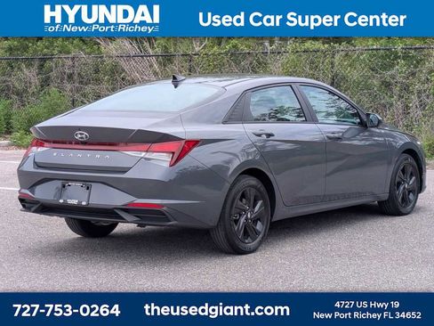 Used 2023 Hyundai Elantra SEL FWD image 4