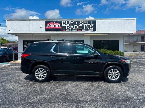 Used 2018 Chevrolet Traverse LT FWD image 1