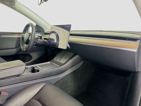 Used 2024 Tesla Model Y Long Range image 30