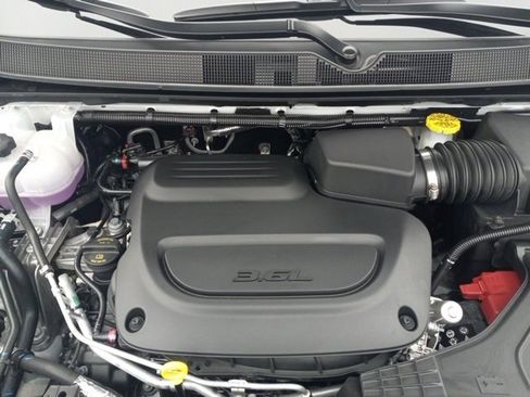 New 2025 Chrysler Pacifica Select image 29