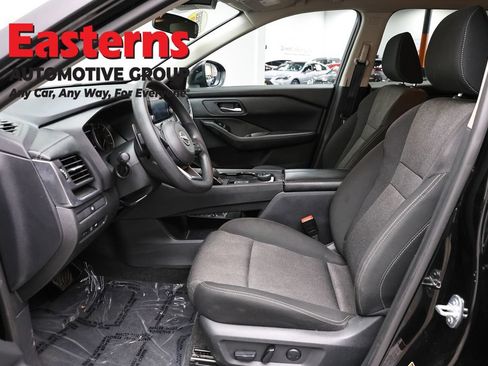 Used 2024 Nissan Rogue SV AWD/4WD image 13