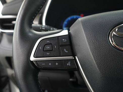 Used 2024 Toyota Highlander Limited AWD/4WD image 30