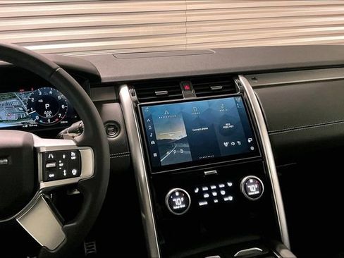 Certified 2025 Land Rover Discovery Dynamic SE AWD/4WD image 5