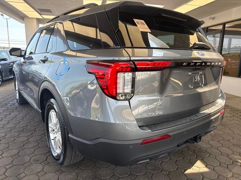 Certified 2025 Ford Explorer Active AWD/4WD image 9