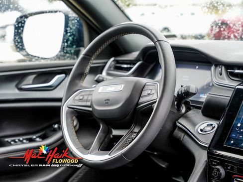 Used 2023 Jeep Grand Cherokee L Laredo image 10