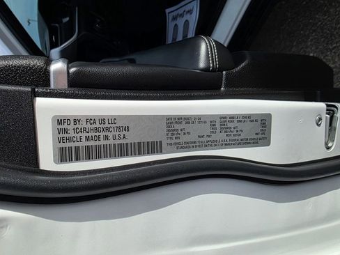 Used 2024 Jeep Grand Cherokee Limited image 31