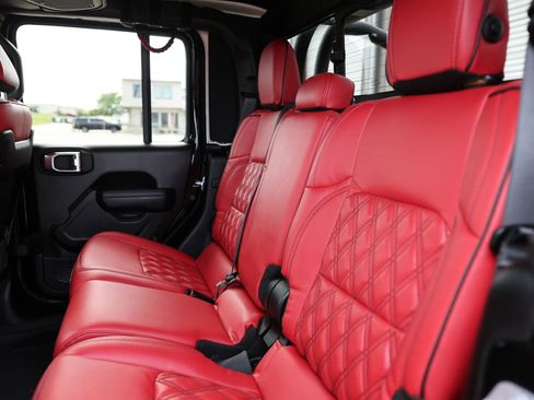 Used 2024 Jeep Gladiator Rubicon w/ Technology Group AWD/4WD image 50