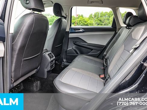 Used 2024 Volkswagen Taos SE FWD image 19