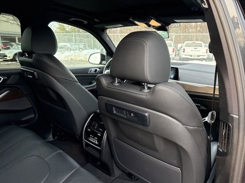 Used 2021 BMW X5 xDrive40i w/ M Sport Package image 24