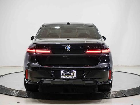 Used 2025 BMW 740i w/ Premium Package RWD image 3