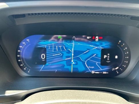 Certified 2025 Volvo XC40 B5 Plus AWD/4WD image 24