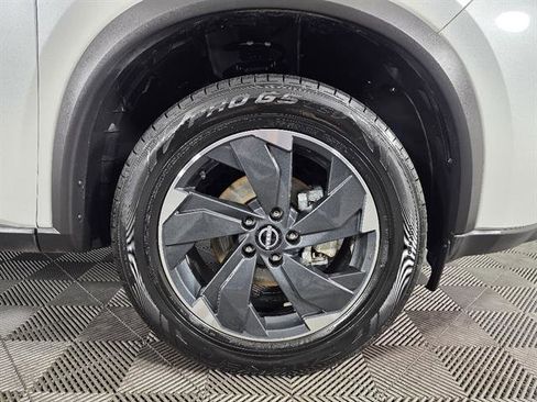 Used 2025 Nissan Rogue SV image 11