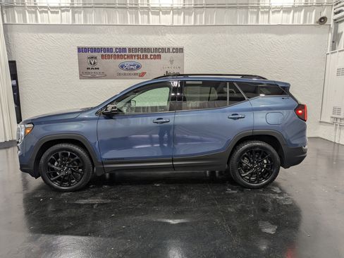 Used 2024 GMC Terrain SLT w/ Elevation Edition image 2