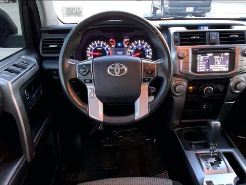Used 2018 Toyota 4Runner SR5 Premium image 5
