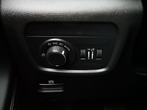 Used 2022 Jeep Grand Cherokee L Laredo image 27