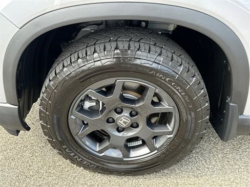Used 2025 Honda Pilot TrailSport image 8