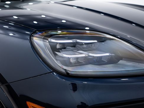 Certified 2025 Porsche Cayenne image 11