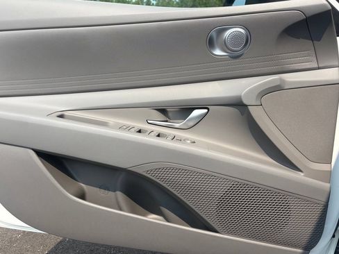 New 2026 Hyundai Elantra SE FWD image 25