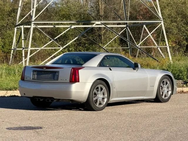 Used 2007 Cadillac XLR RWD image 29