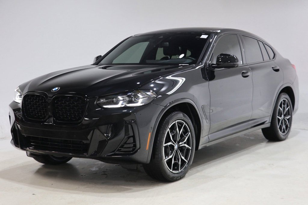 Used 2024 BMW X4 xDrive30i w/ Premium Package AWD/4WD image 3
