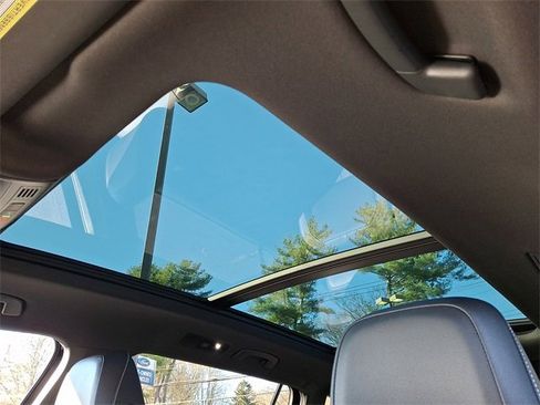 Used 2022 Volkswagen Tiguan SE R-Line image 15