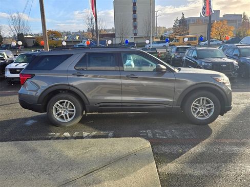 New 2026 Ford Explorer Active image 4