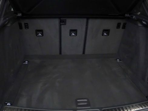 Certified 2025 Porsche Macan image 13