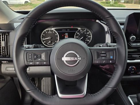 Used 2025 Nissan Pathfinder SV w/ SV Premium Package image 21